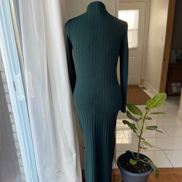 Green Ribbed Fitted Mock Neck Long Sleeve Maternity Maxi Dress - Picture 3 of 4